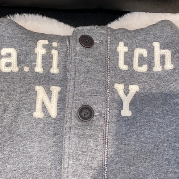 Abercrombie & Fitch Kid Boy Youth Gray Button Down Hoodie Sweater with Pockets - Picture 4 of 6